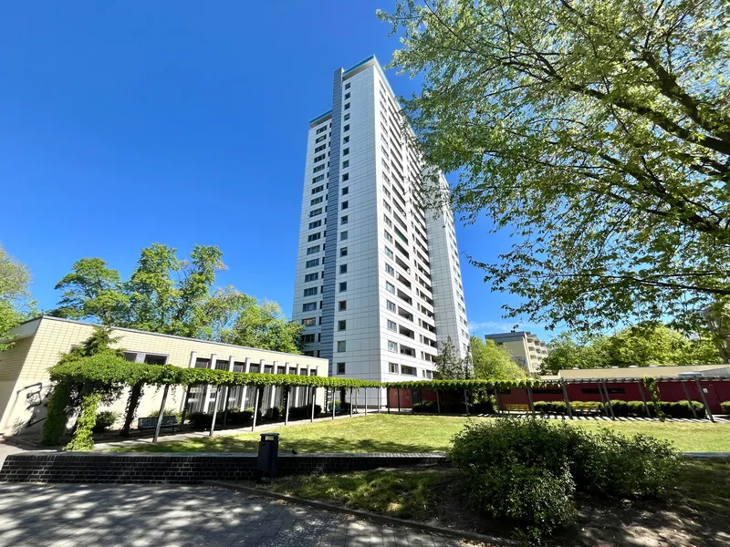 ** Über den Dächern Berlin - helle 1 Zimmer Single Wohnung ab sofort verfügbar ** — photo 1